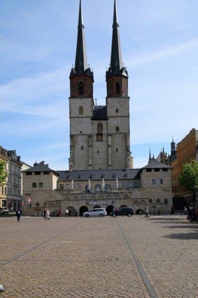 Hallmarkt mit Marktkirche im Hintergrund - Hallmarkt mit Marktkirche im Hintergrund