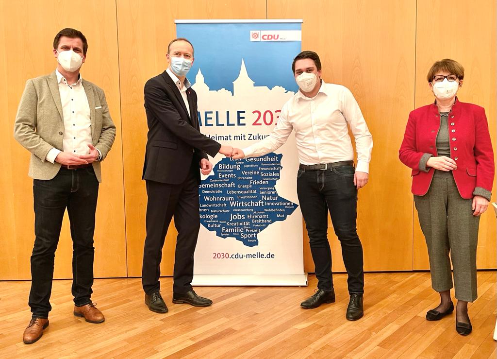 Foto: T.Meyer zu Westerhausen. Von links: Dr. André Berghegger, MdB; Frank Vornholt, BMKandidat der CDU Melle; Niklas Schulke, Vorsitzender der CDU Melle; Gerda Hövel,MdL